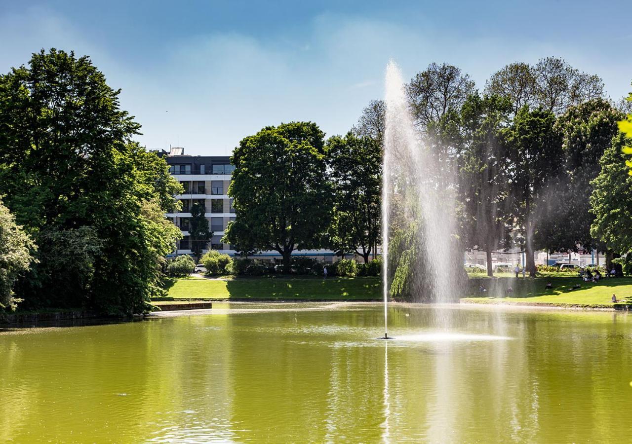 Aparthotel Residenz Am Zwinger Dresde Exterior foto Fountain at the lake
