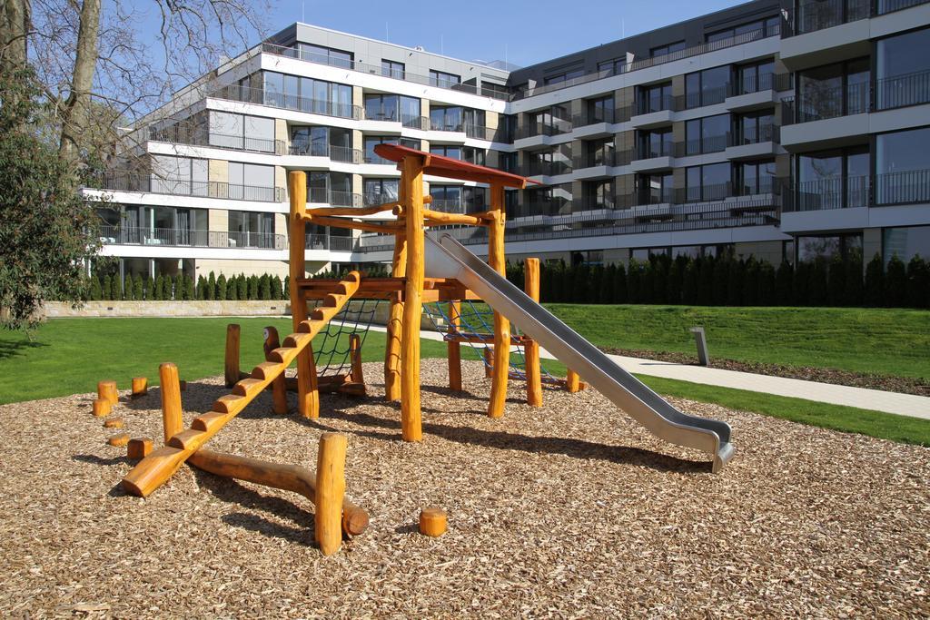 Aparthotel Residenz Am Zwinger Dresde Exterior foto Playground in the complex