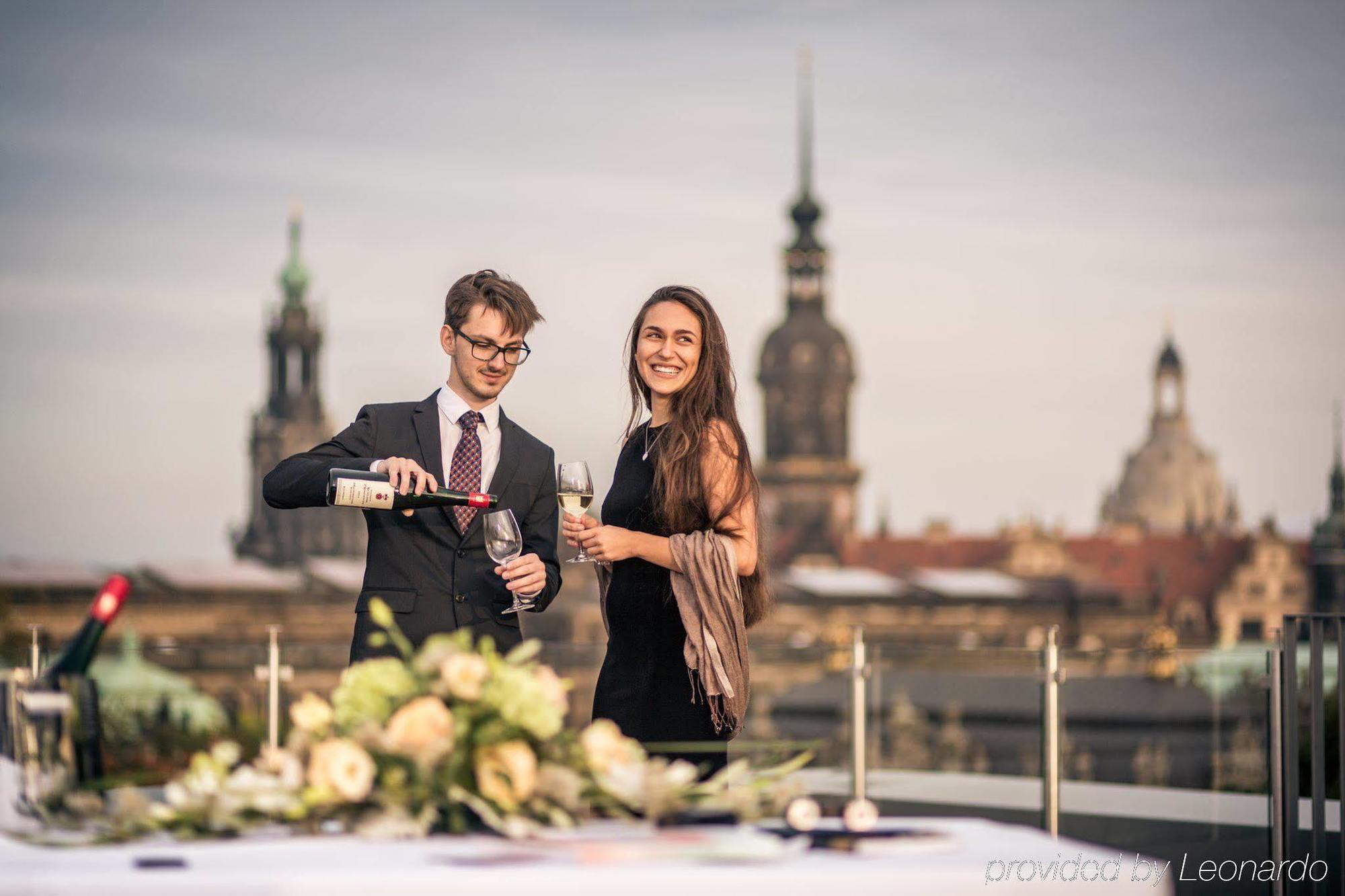 Aparthotel Residenz Am Zwinger Dresde Exterior foto Wedding on the Elbe